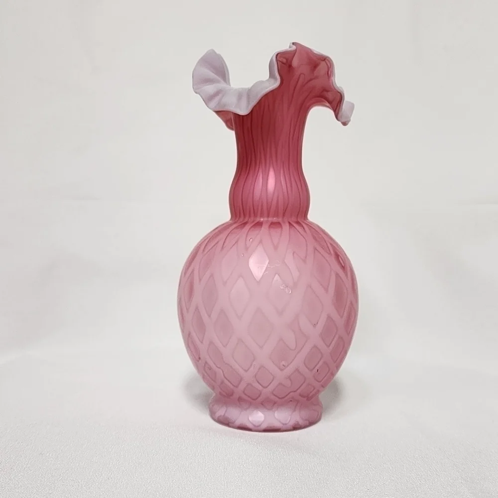 Antique MT. WASHINGTON CRANBERRY PEACH BLOW GLASS DIAMOND QUILTED 6.5